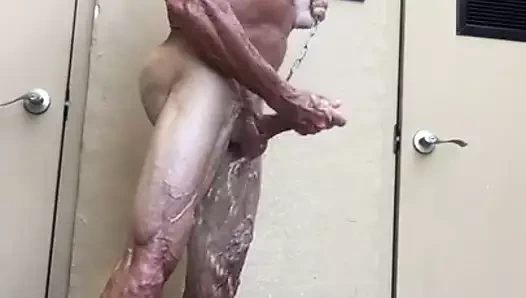 Holiday Inn'de açık hava duşu