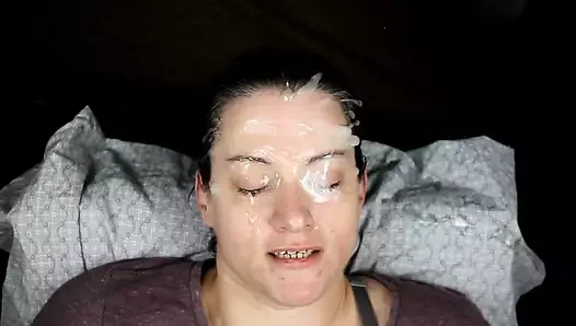 Edepsiz deeler için tam gözlerinde büyük döller