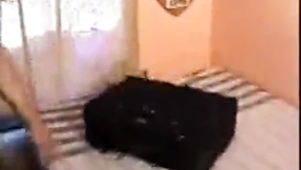 Enana en la maleta