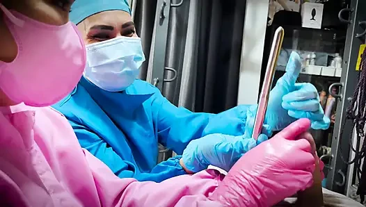 2 zalim hemşire tarafından mumyalanıyor ve işkence ediliyor