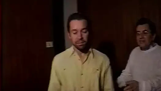 Kıllı Fransız genç kız sert üçlü seksten sonra püskürtülür