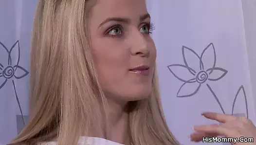 Üvey anne ve genç lezbiyen var eğlence üzerinde the mutfak