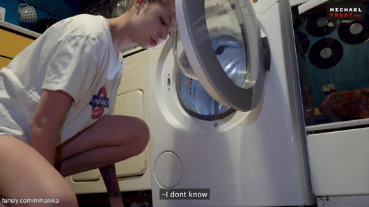 Yardım et, üvey kardeşim! sıkıştım!