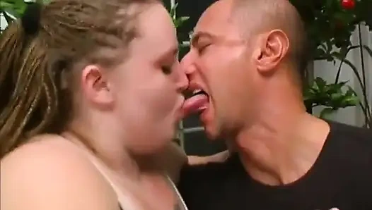 Aşırı vücutlu amcık büyük yarak emiyor