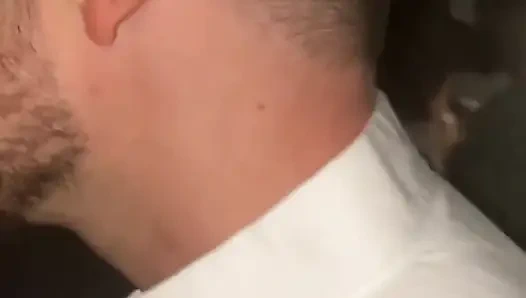 Aile Partisi Sırasında Minik Genç Üvey Kız Kardeşini Sikiyor