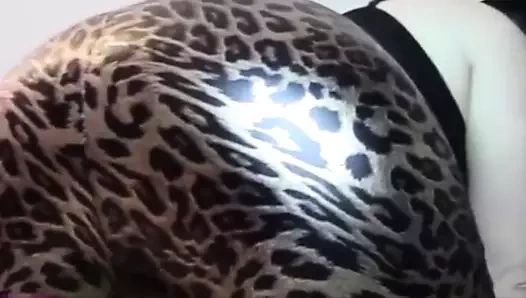 Büyük götlü yüzüne osuruyor