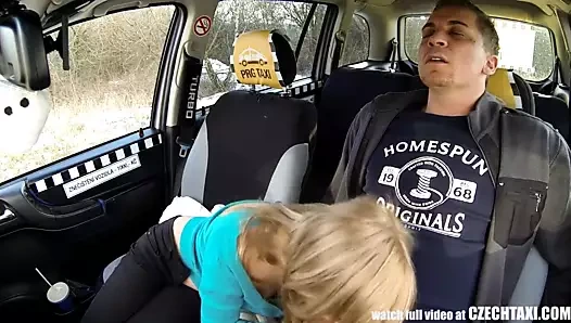 Şaşırtıcı esnek genç ücretsiz bir sürüş alır