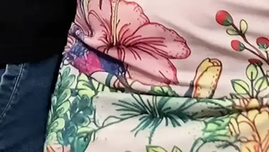 Tamamen yabancı metroda tıraşlı amcığını ovuyor