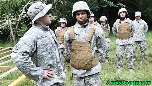 Siyah asker analfucked süre mastürbasyon kapalı