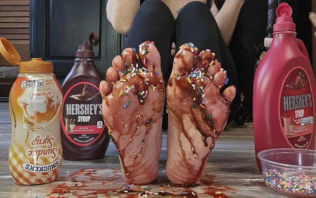 Ayaklarım da o kadar tatlıyken kim dondurmaya ihtiyaç duyuyor