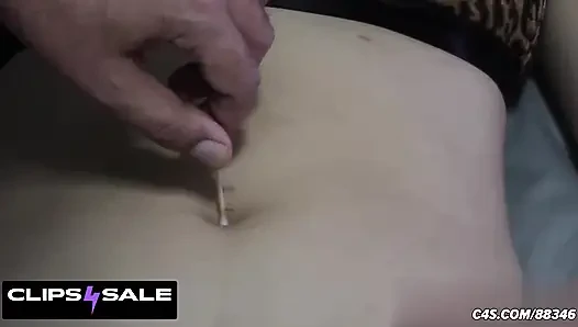 Göbek deliği fetişi gıdıklıyor