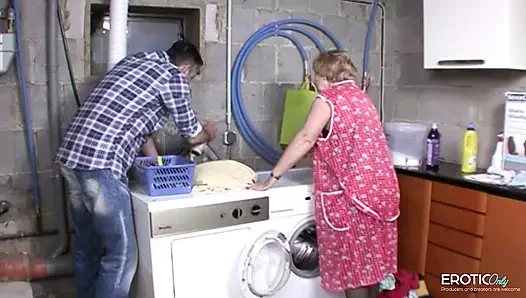 Nineyle tuvalette sert seks