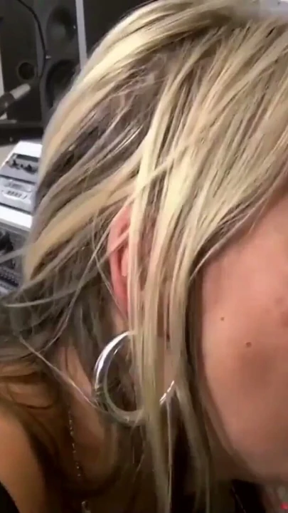 Julia Pink Ton Stüdyosu'nda Anal Sikiliyor | Bölüm 3