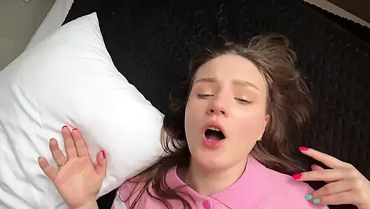 Üvey kız kardeş anal seksini gösterdi