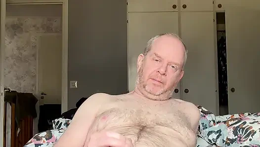 Önümde dizlerinin üzerindeymiş gibi davran