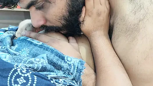 Amcık yalama ve göğüsler romantizm emiyor