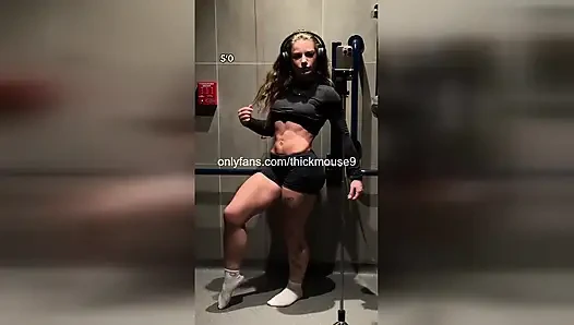Stiefdochter wordt hard geneukt op camera!