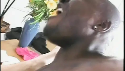 Yoğun Bir Orospu Kocaman Bir Aleti Emiyor (Film)