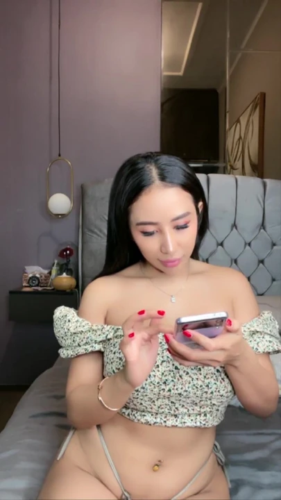 インドネシアモデルがビデオ通話で興奮する |クリップ1