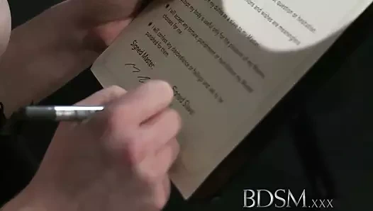 Bdsm xxx kapüşonlu ve askıya alınan subs almak onların delikler becerdin