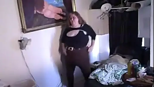 Hemşire Vicki eşyalarını sikiyor!