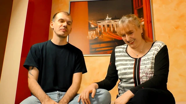 Olgun kadın partnerin büyük yarağı tarafından sert sikiliyor