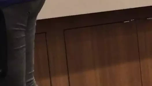 Büyük bir kabarcık popolu Batı Afrikalı kadın