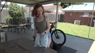 L'allumeuse en short de jeans