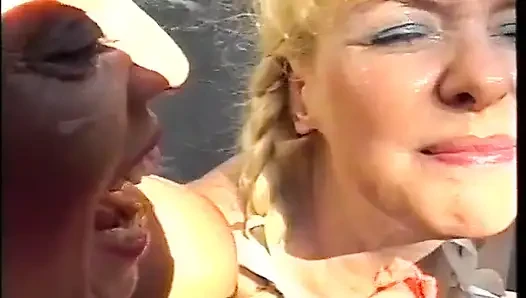 Adamlarla seks partisi ve olgunlar açık havada sert sikişiyor ve yarak emiyor