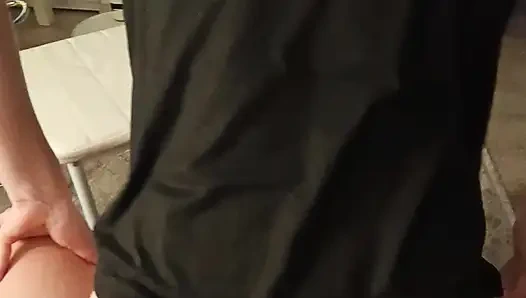 Amatör emiyor ve dölle yakın çekim sikişiyor