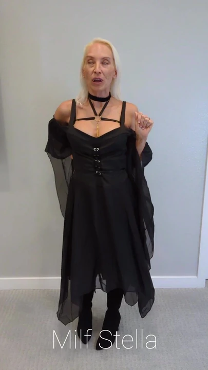 Показываю мои новые клыки вампира и костюм вампира