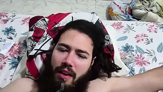 Komşumun Sakalındaki Göğüslerimden Süt