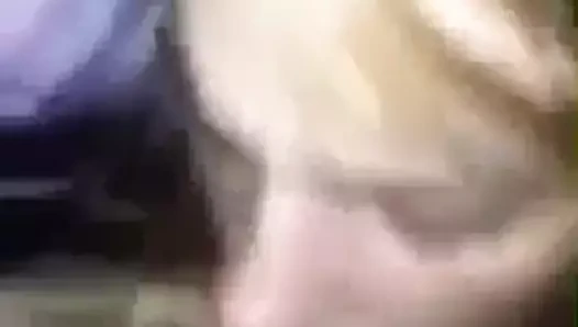 Sıcak sarışın ile büyük memeler gets dövülerek