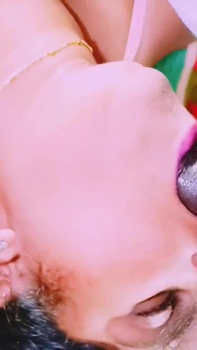 Seksi evli kadın kocasını domaltarak aldatıyor kocasının babası Telugu edepsizce konuşuyor. | Klip 1
