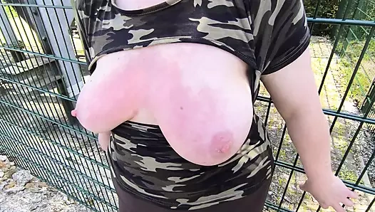 Memeler ve göt açık havada şaplak