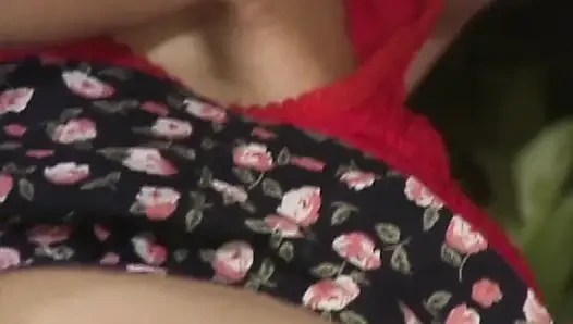 İki ateşli Alman sürtük ateşli anal üçlü grup sekste yarağı paylaşıyor