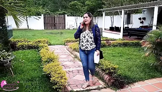 I meet a girl by chance but I find her so sexy that without thinking I made her a proposal to fuck her - Porn in English