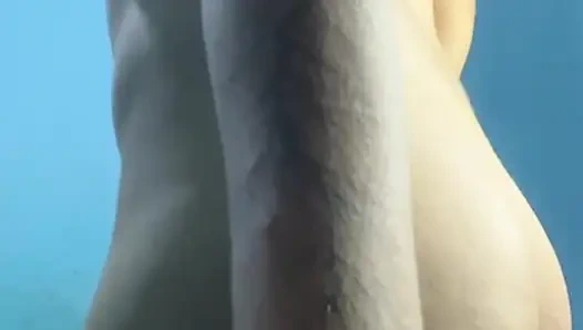 Zengin mastürbasyon yapmayı seviyorum, içime zengin bir yarağa ihtiyacım var mı? Kim beni sert ve zengin sikmeye geliyor?