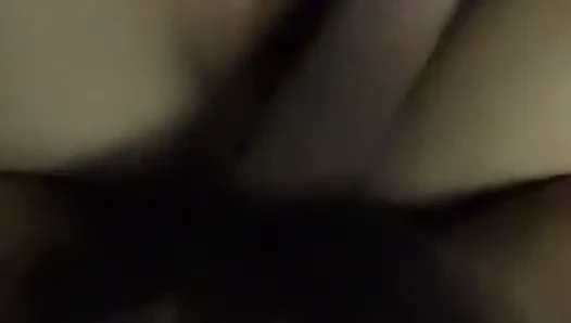 SES AÇıK! Çok yakın çekim sikiş, bakire sıkı amcık ve sert büyük yarak.