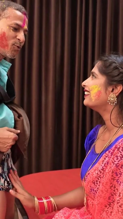 Падающий от челюсти момент из "Индийский отец трахает жену сына Holi, специальное видео хардкорного секса глубокого тора"