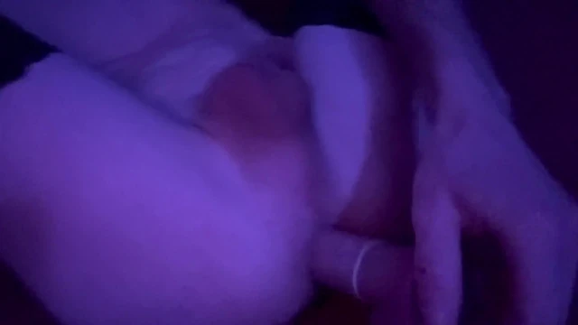 İtalyan kadın kılıklı kadın dildoyla oynuyor