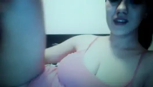 Büyük doğal memeler ateşli bebek