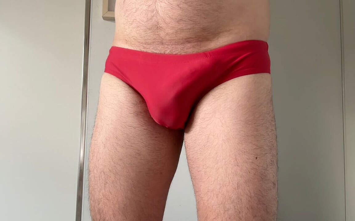 Kırmızı speedo dölümle dolu