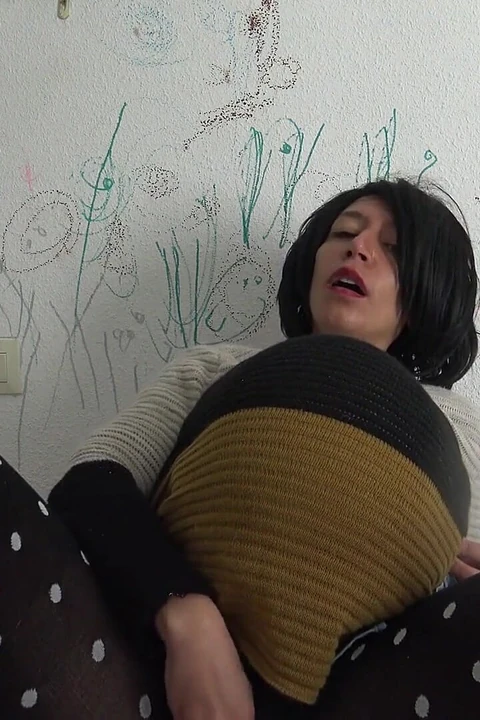 Bekar e hamileyken İstanbul'da erkeklerle tanışmak istiyor