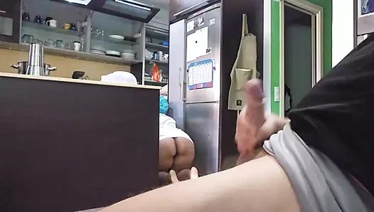 Büyük ereksiyonumu üvey anneme gösteriyorum, baştan çıkarmaya karşı koyamadı...