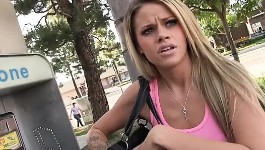 Seksi genç kız Jessa Rhodes üvey oğlunun büyük yarağını emiyor ve sikiyor