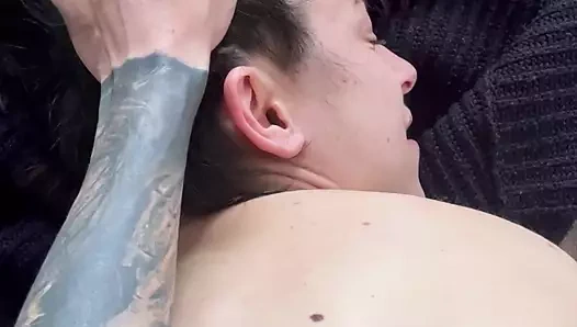 Beni hak ettiğim gibi sik ve inlet! - göz kamaştırıcı suratlı kız