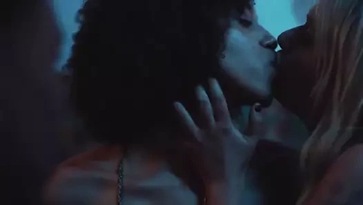 Sophie Kennedy Clark ve Kryae Patterson - "İtaat Et"