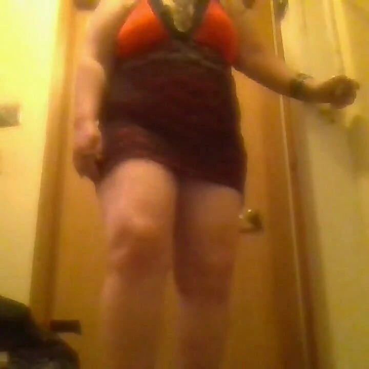 Seksi ateşli sıkı amcık büyük tata kırmızı elbise siyah külot