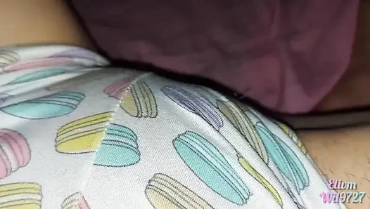 Komşumun üvey kız kardeşiyle amcığımla oynuyorum